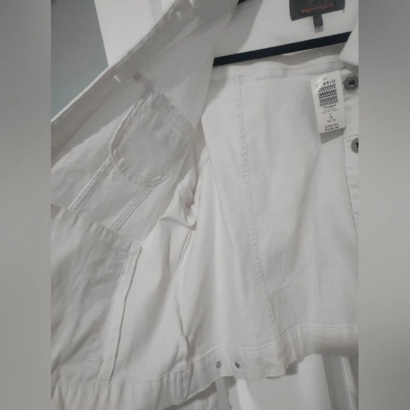 NWT Torrid Optic White Long Sleeve Denim Jacket in Size 1 14/16 - Picture 8 of 13